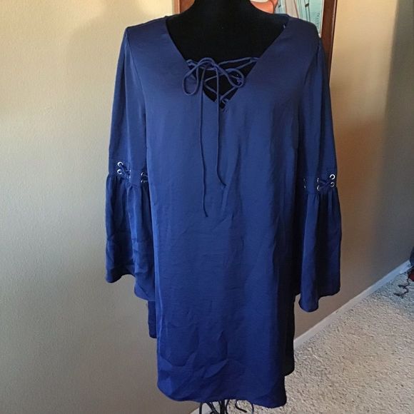VENUS Dresses & Skirts - Venus Bell Sleeved Dress